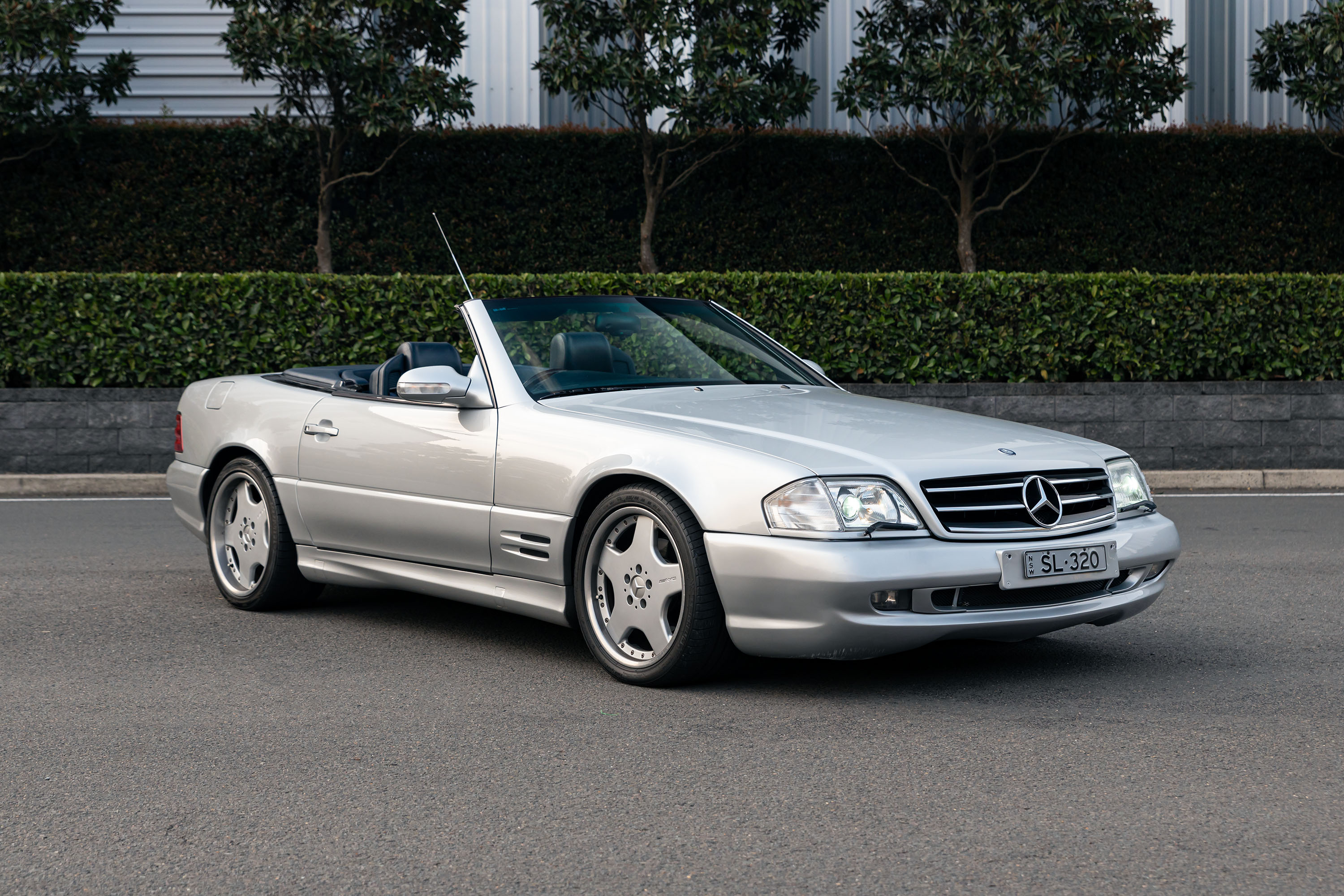 1995 MERCEDES-BENZ (R129) SL320