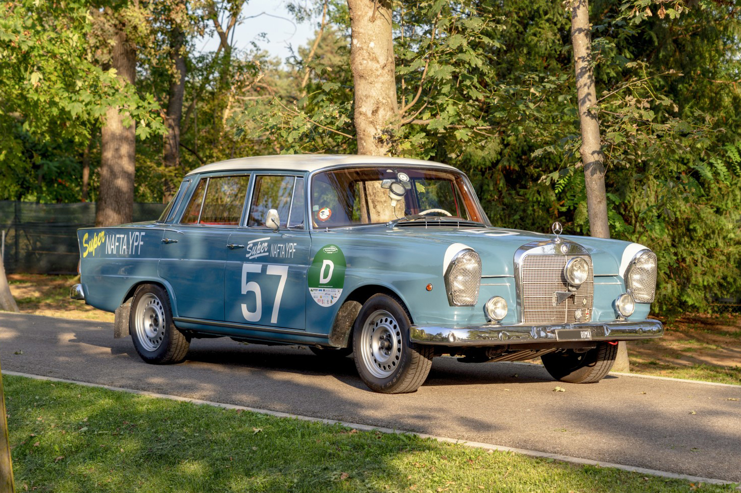 1965 MERCEDES-BENZ (W111) 230 S 'Fintail'