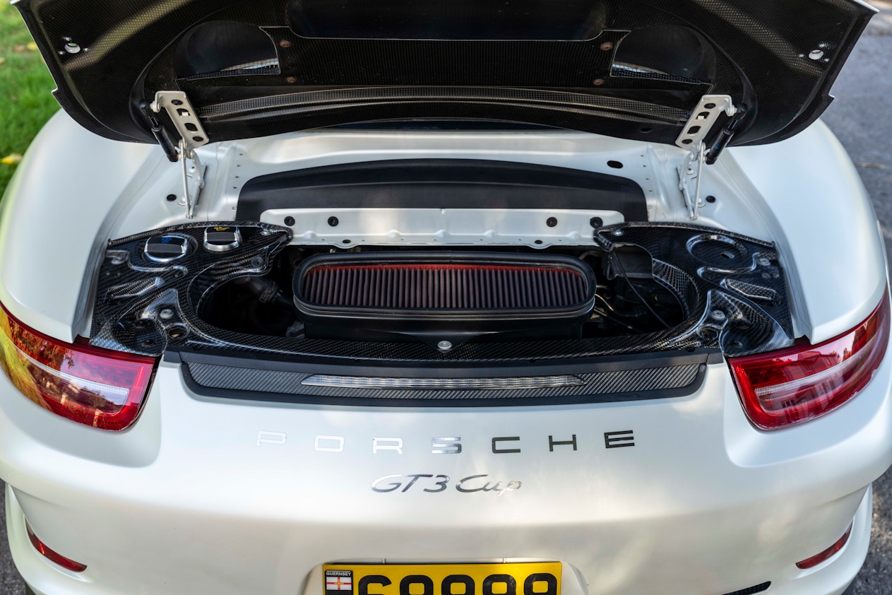 Porsche et son coffre de toit haute performance