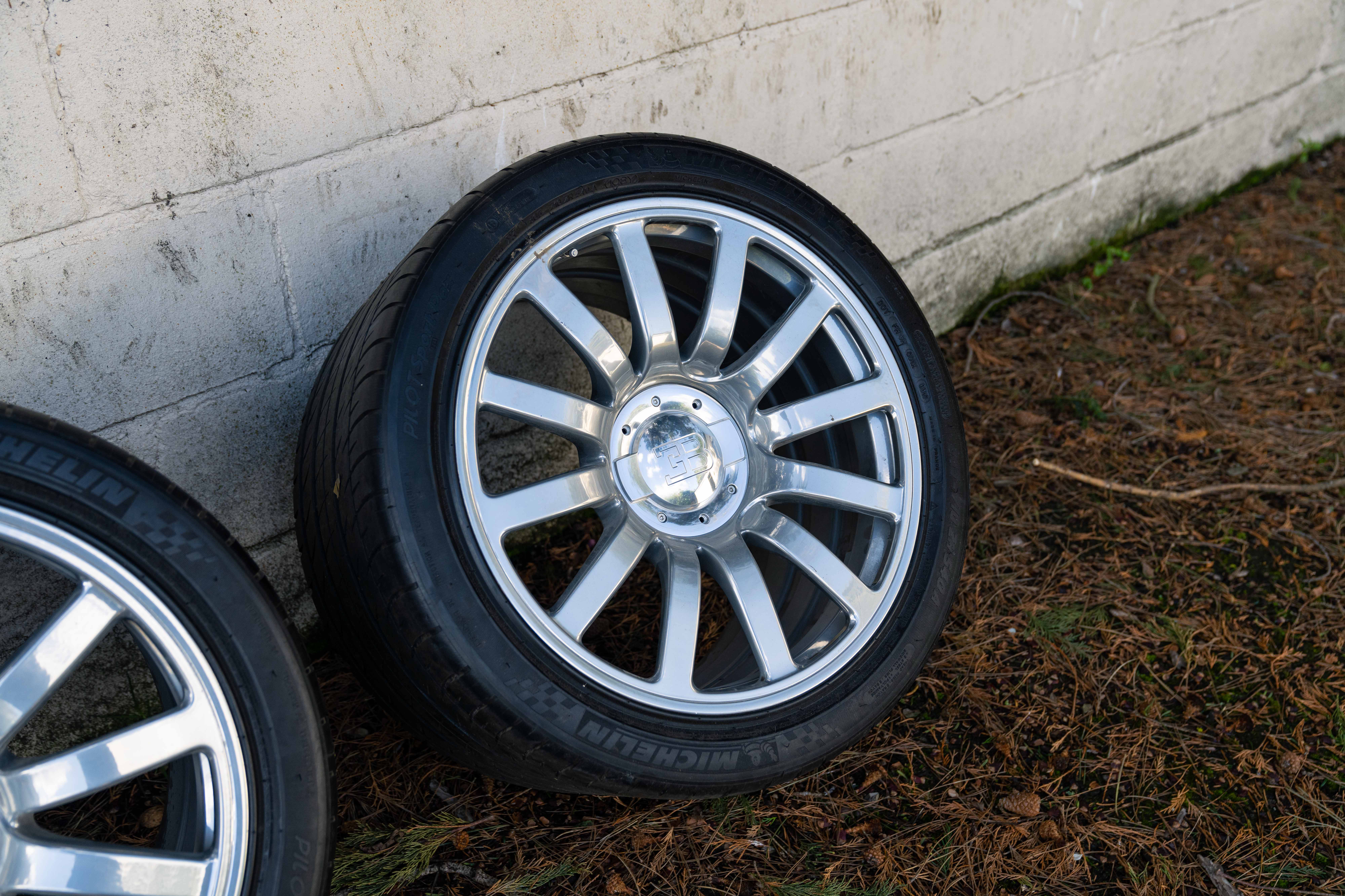 Set of Bugatti Veyron Wheels And Tyres for sale by auction in London ...