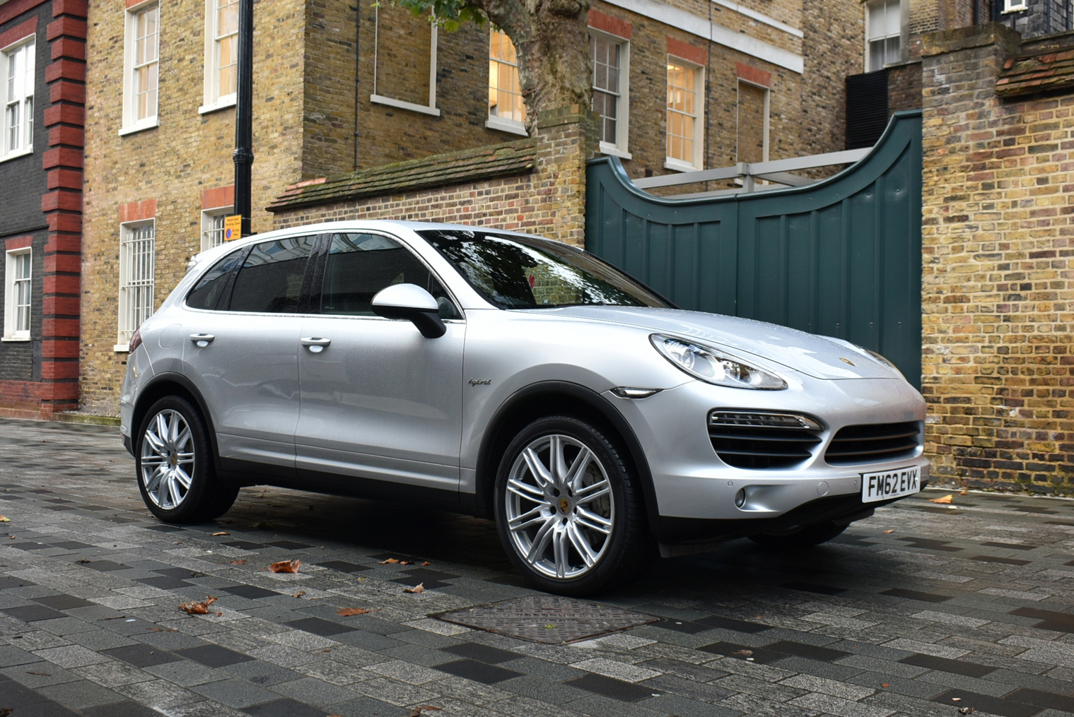 2013 Porsche Cayenne S Hybrid – 32,400 miles