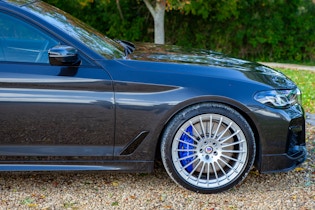 ALPINA GB - This very special ALPINA B5 Touring is finished in Grigio Medio  Grey and complemented by factory painted Himalaya Grey wheels and a Blue  Deko set to match the brake