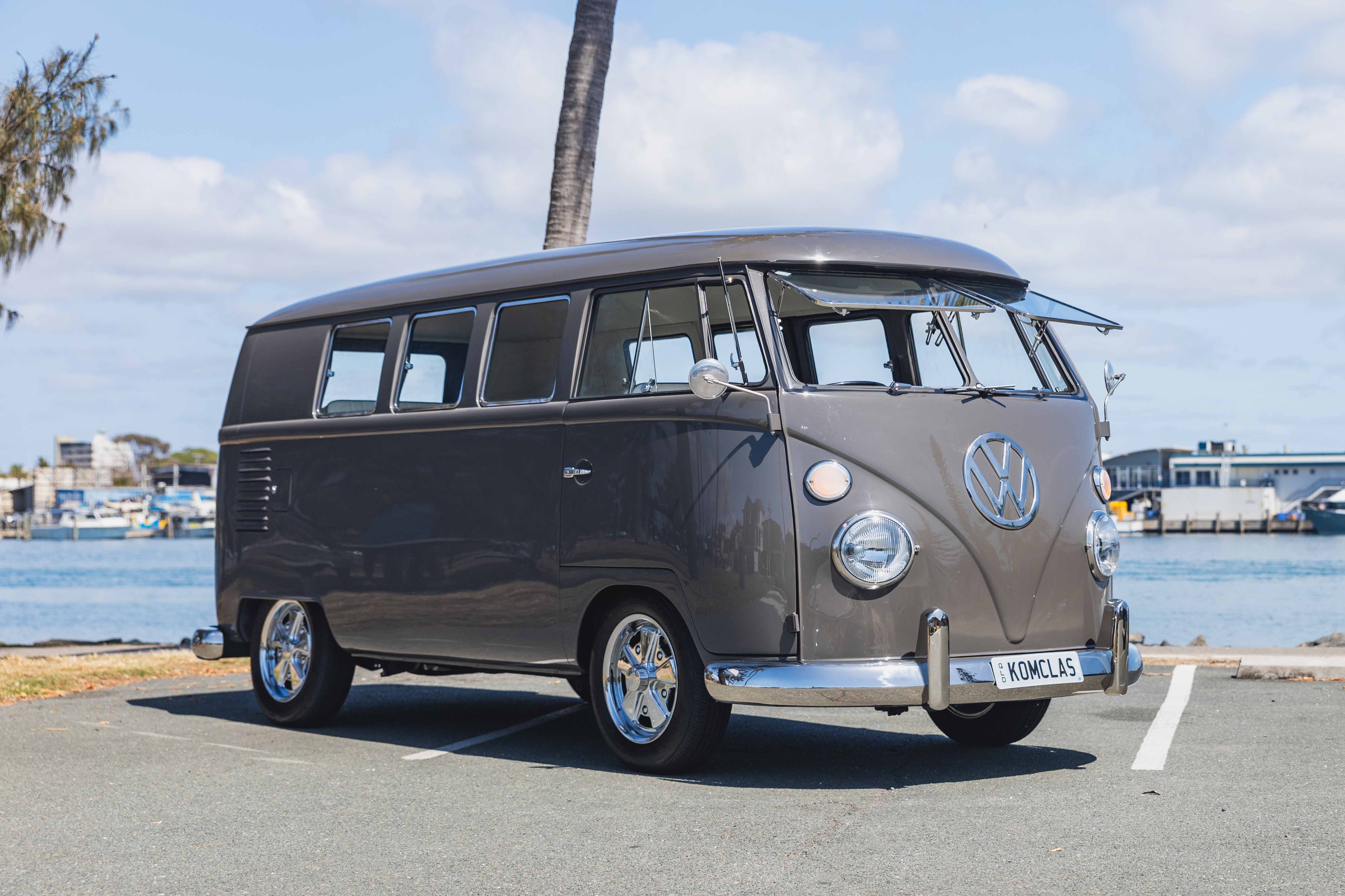 1962 Volkswagen Type 2 (T1) 11-Window Splitscreen Kombi