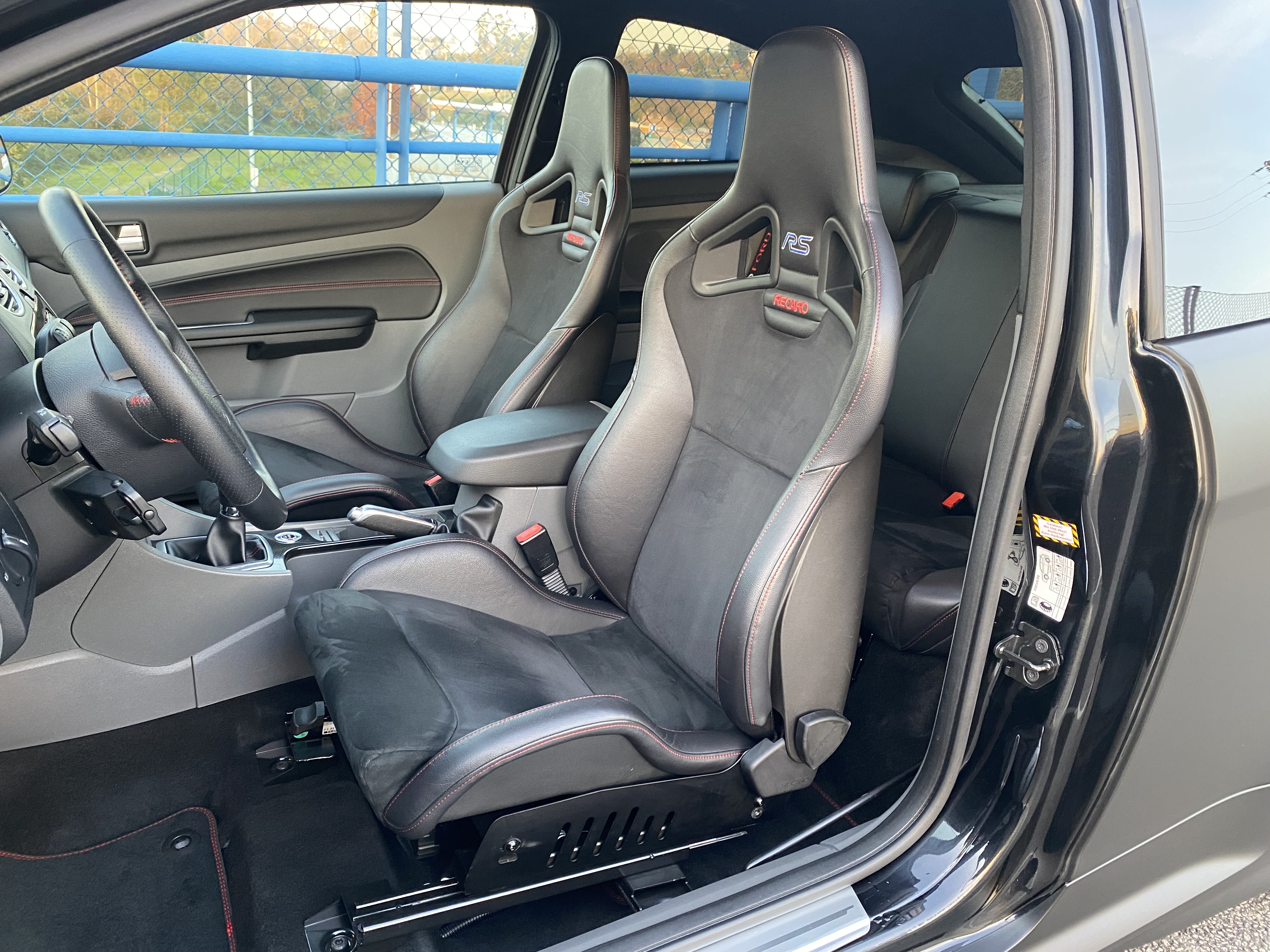Ford Focus RS Recaro seats blue - Driving Torque