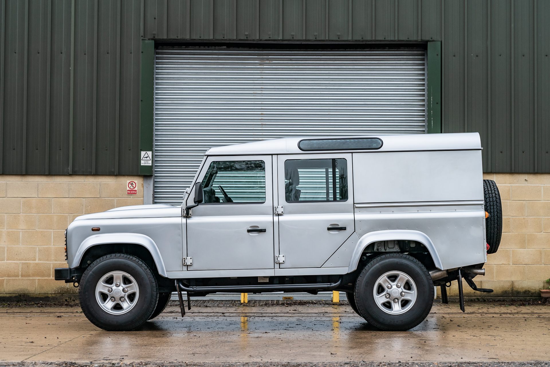 2007 Land Rover Defender 110 Utility - 4,436 KM for sale by auction in ...