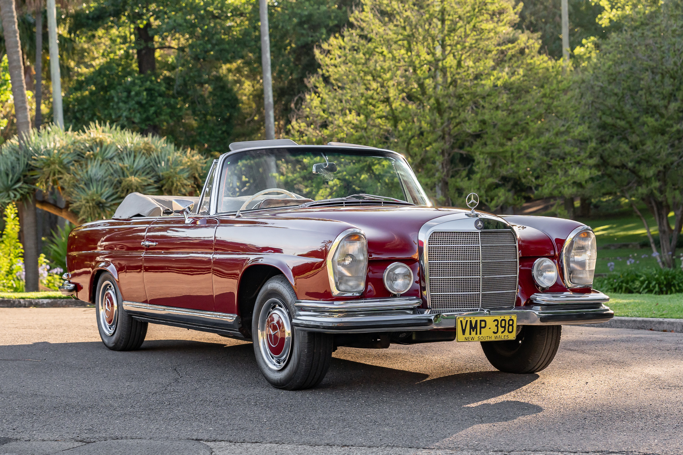 1961 Mercedes-Benz (W111) 220 SEB Cabriolet