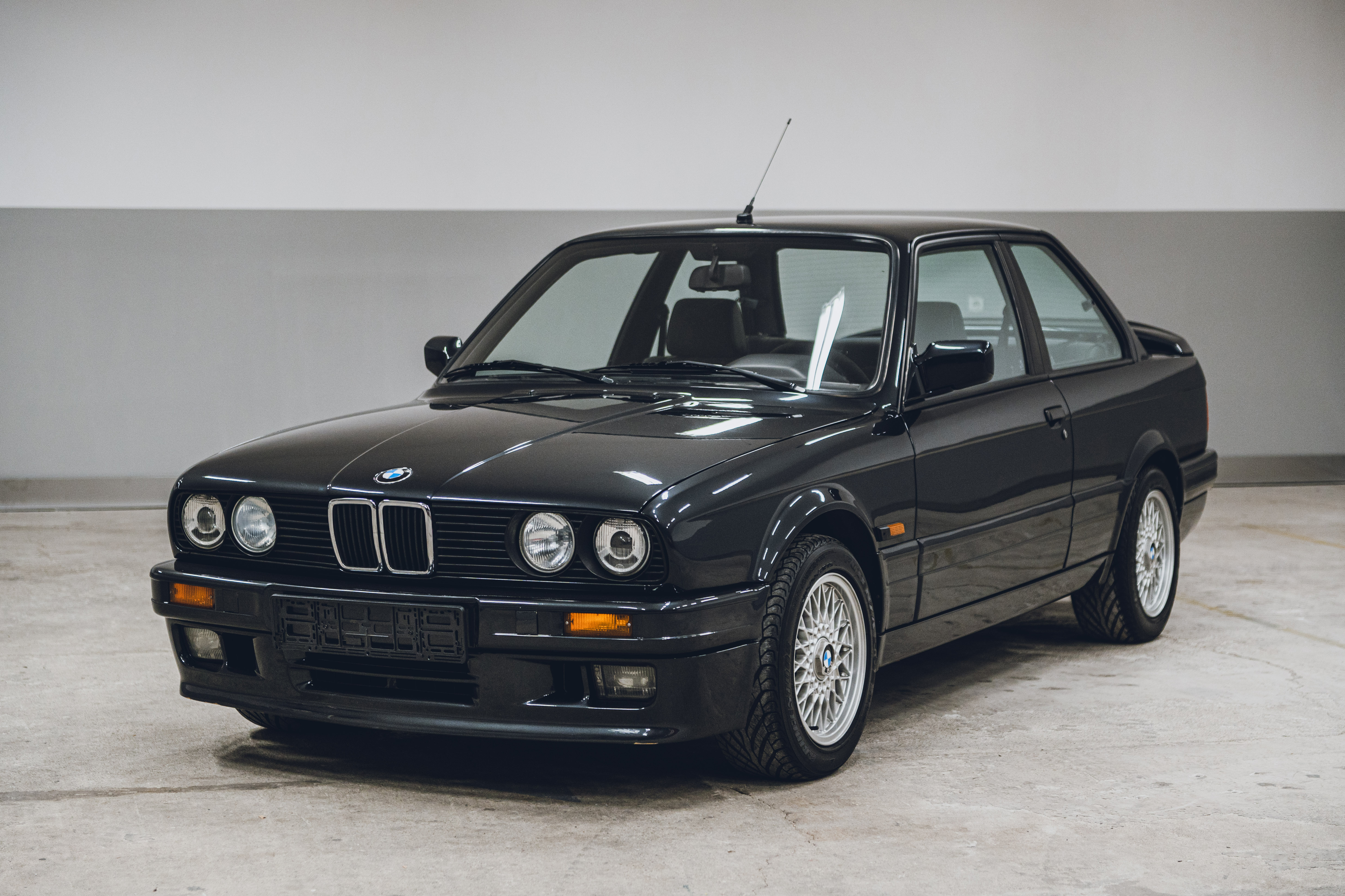 1990 BMW (E30) 320IS