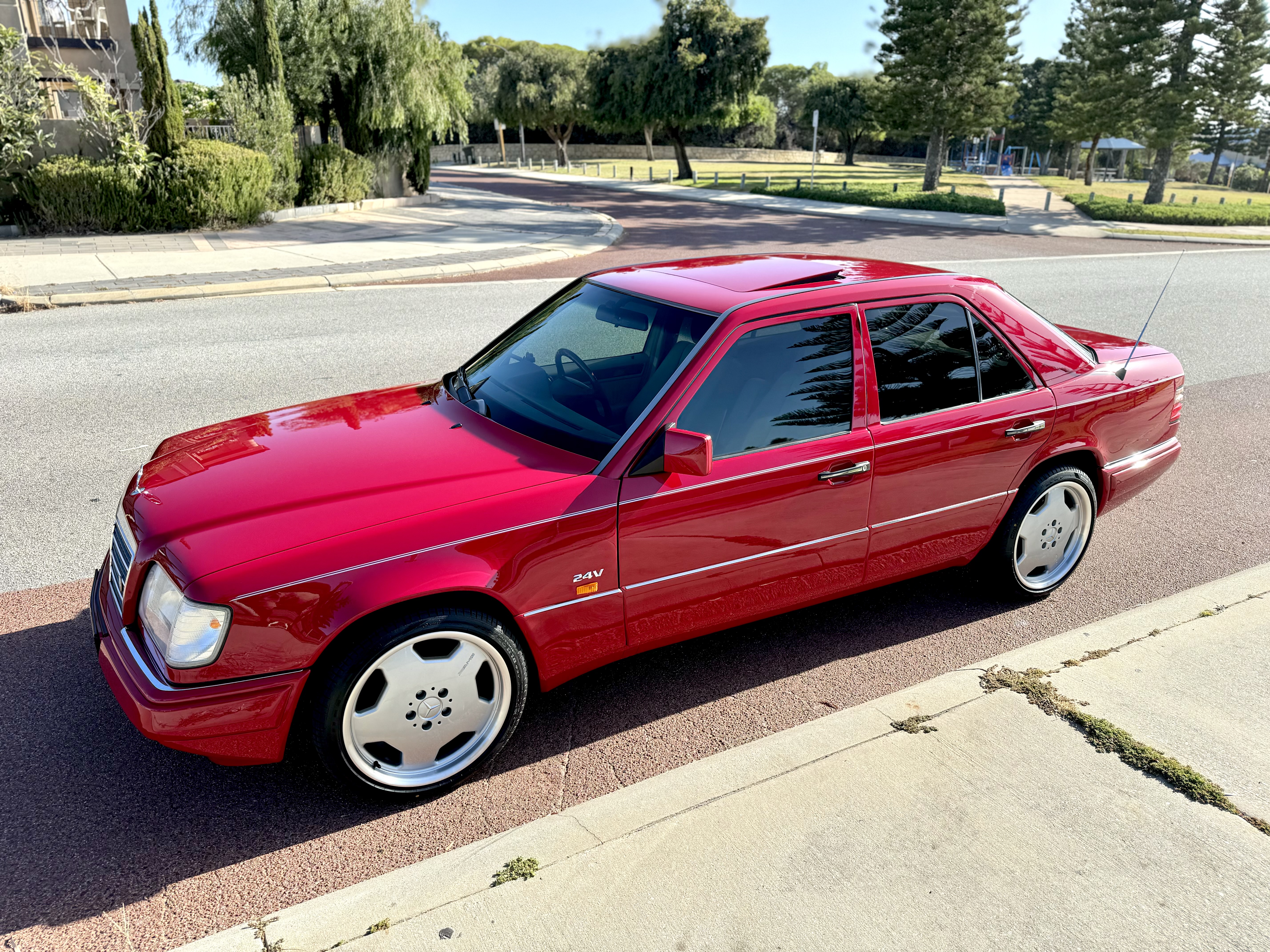 1993 Mercedes-Benz (W124) E320