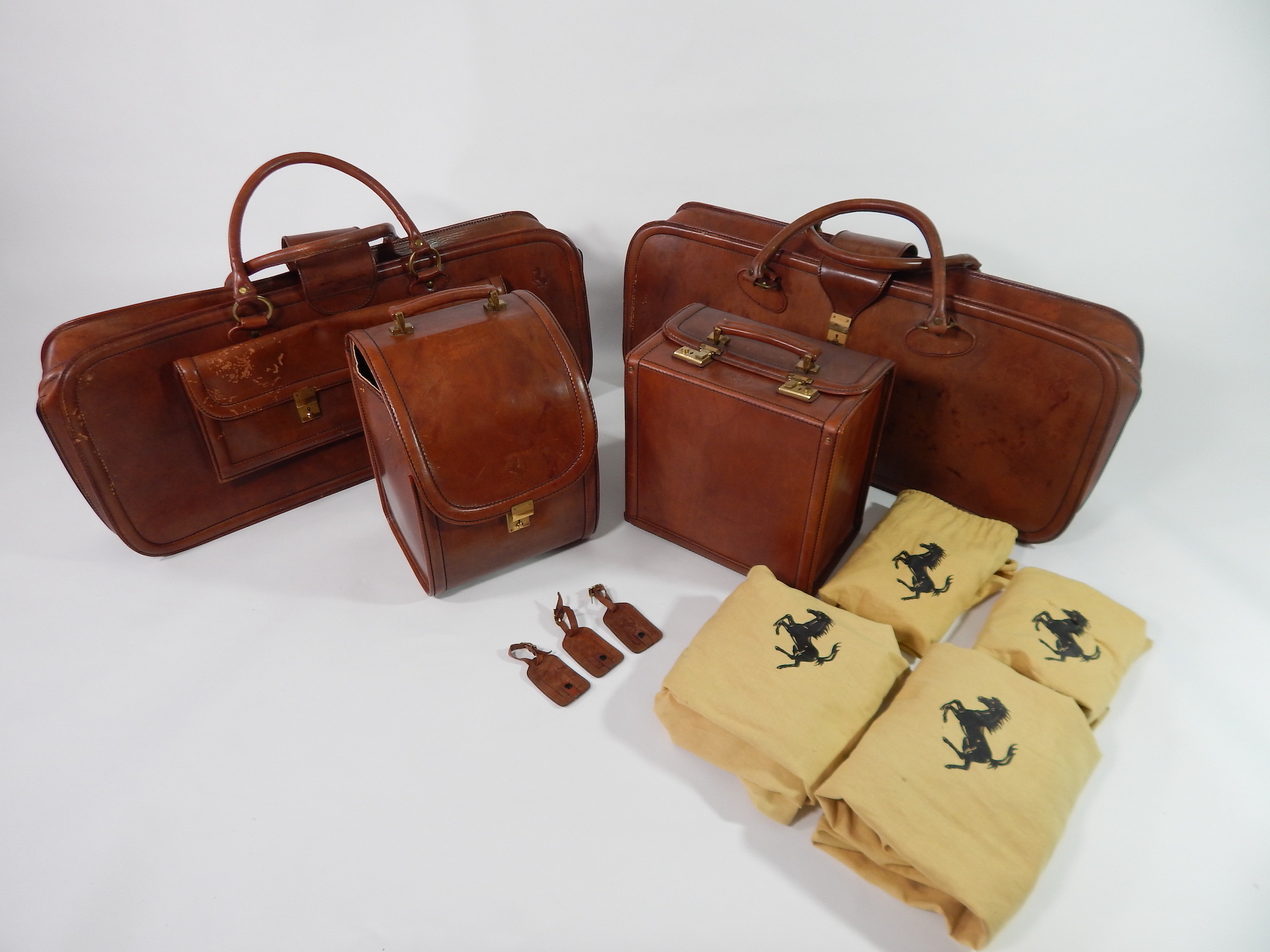 ferrari 308 luggage set