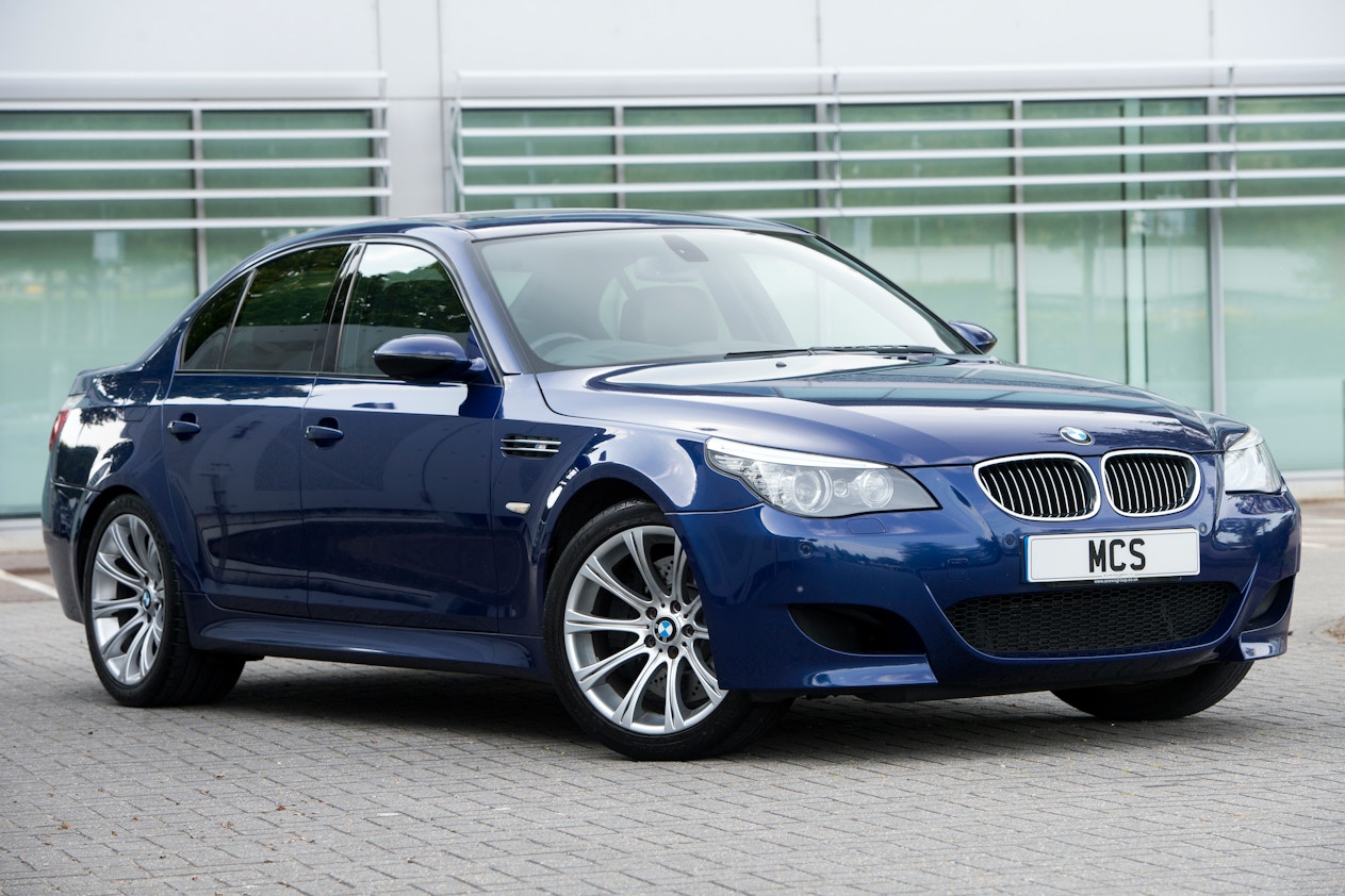 BMW M5 E60 V10  REVIEW on Autobahn by AutoTopNL 