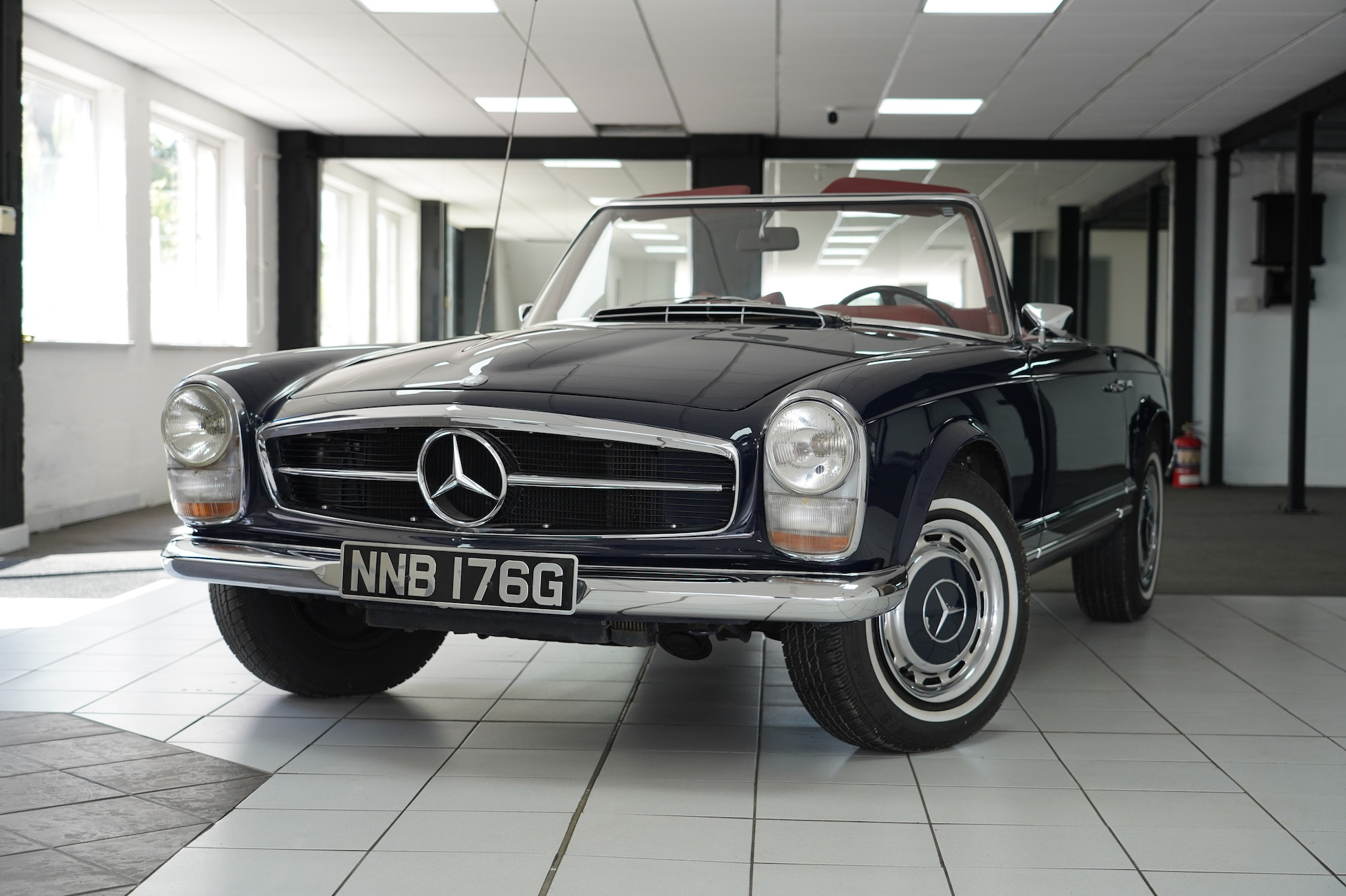 1969 MERCEDES-BENZ 280 SL PAGODA