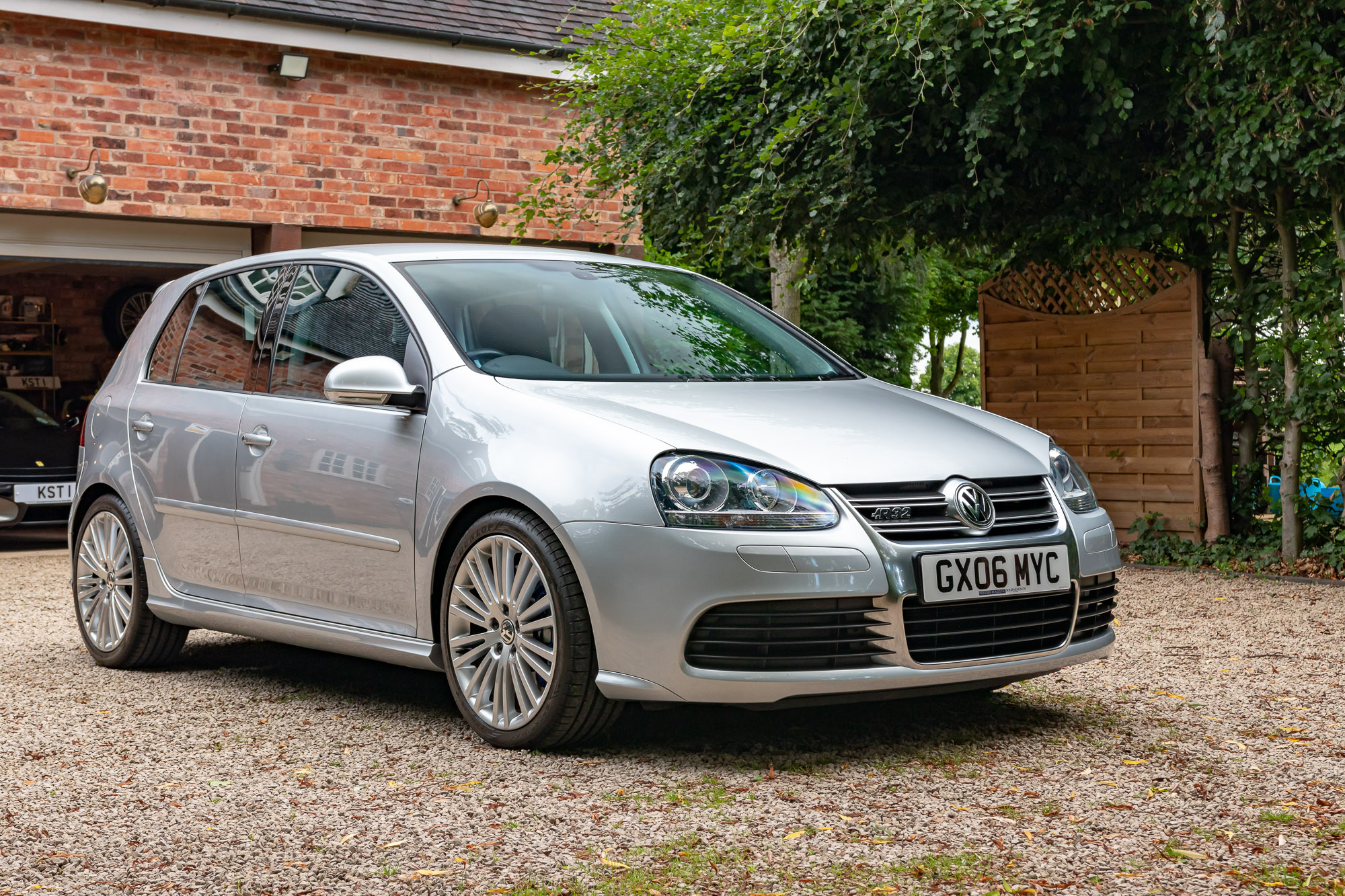 2006 VOLKSWAGEN GOLF (MK5) R32 - 26,300 MILES