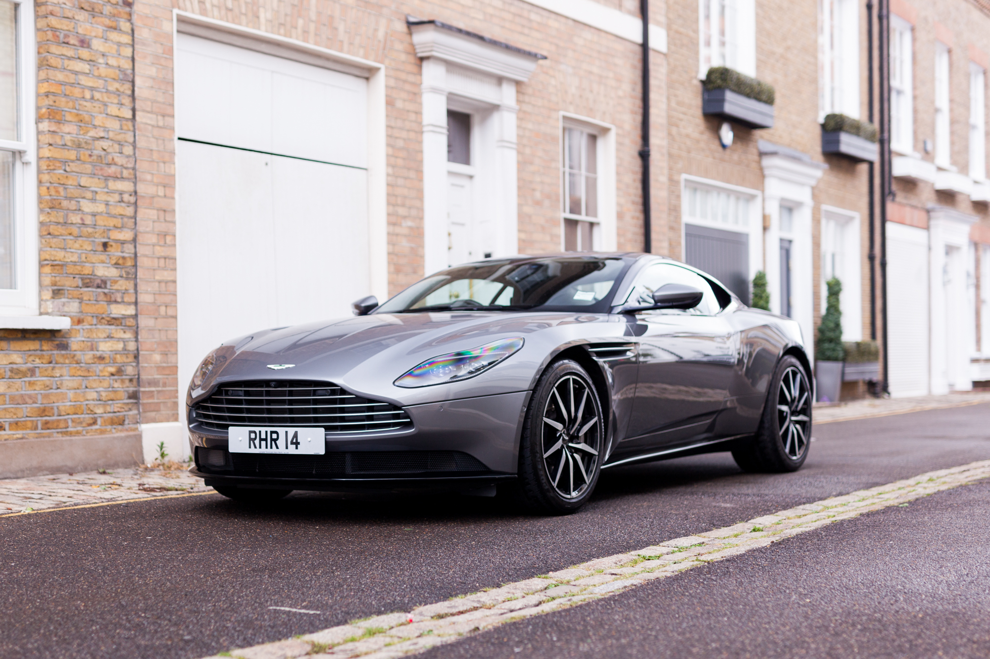 2018 ASTON MARTIN DB11 V8