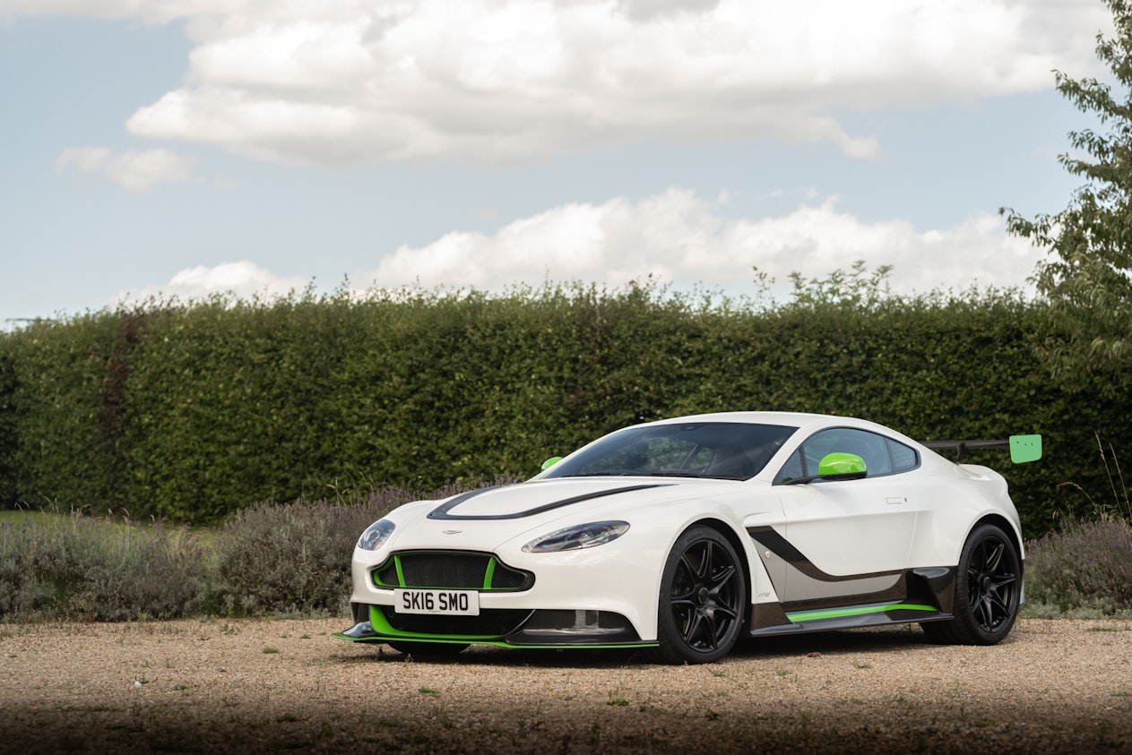 16 Aston Martin Vantage Gt12 16 Aston Martin Vantage Gt12