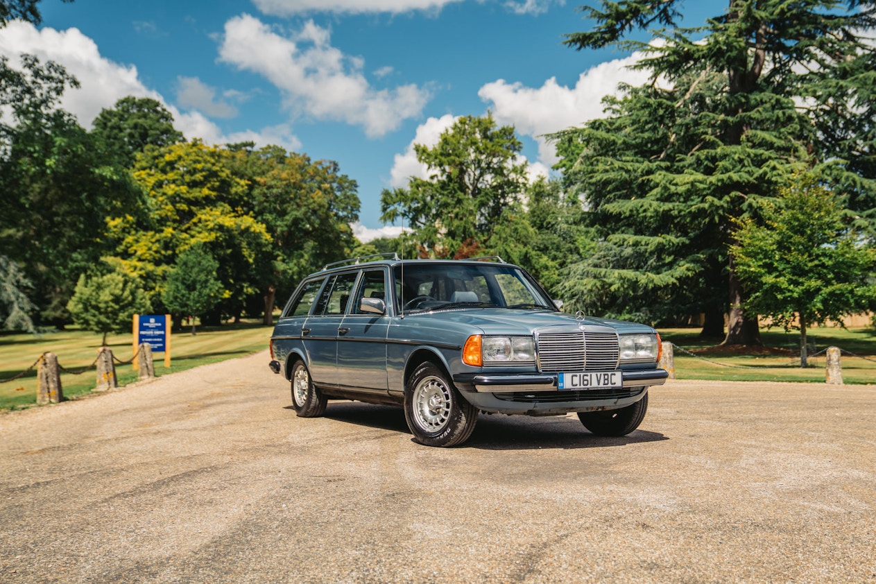 1986 MERCEDES-BENZ 230TE (W123) for sale by auction in Reading, United  Kingdom