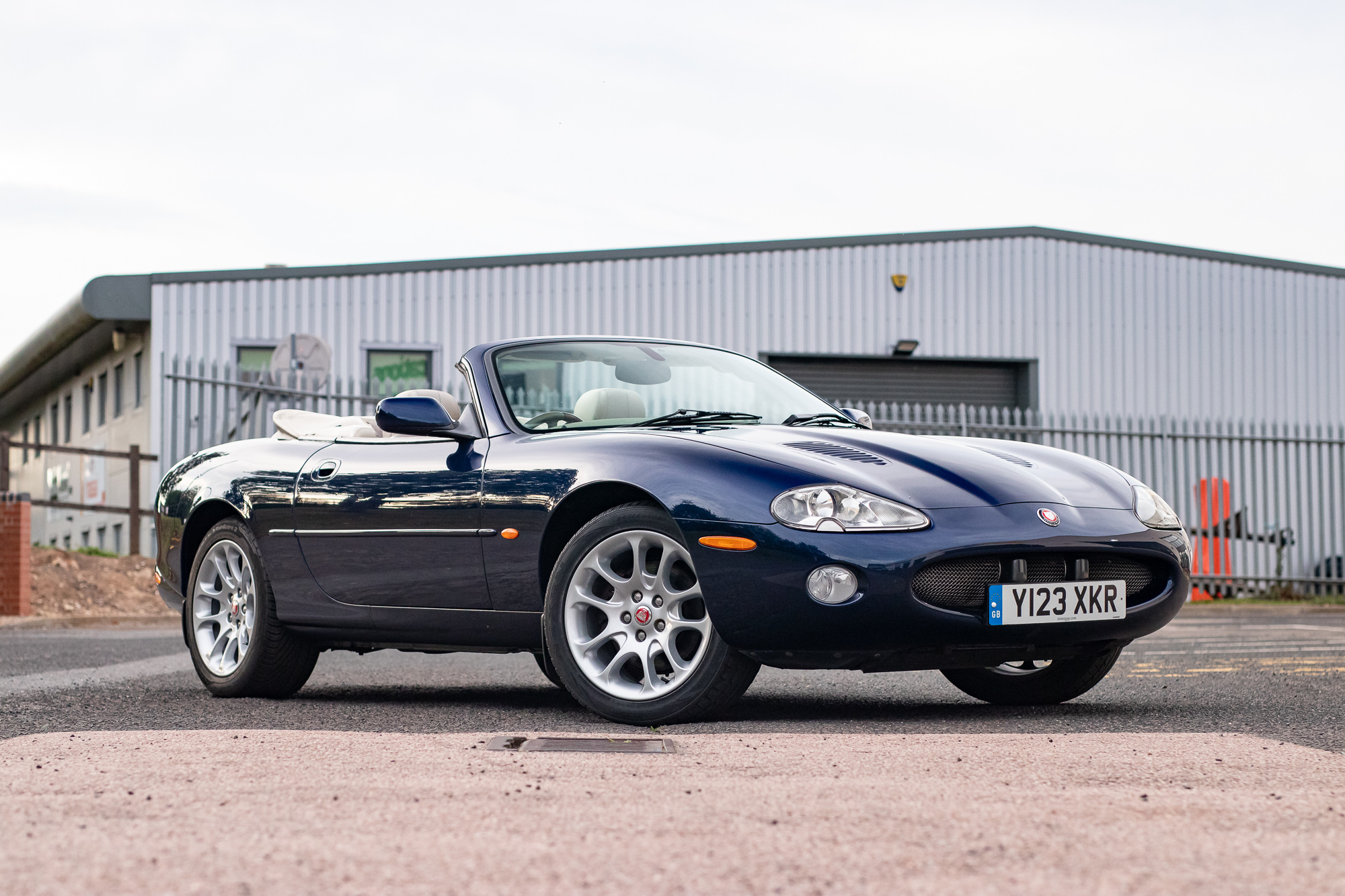 2001 JAGUAR XKR 4.0 CONVERTIBLE