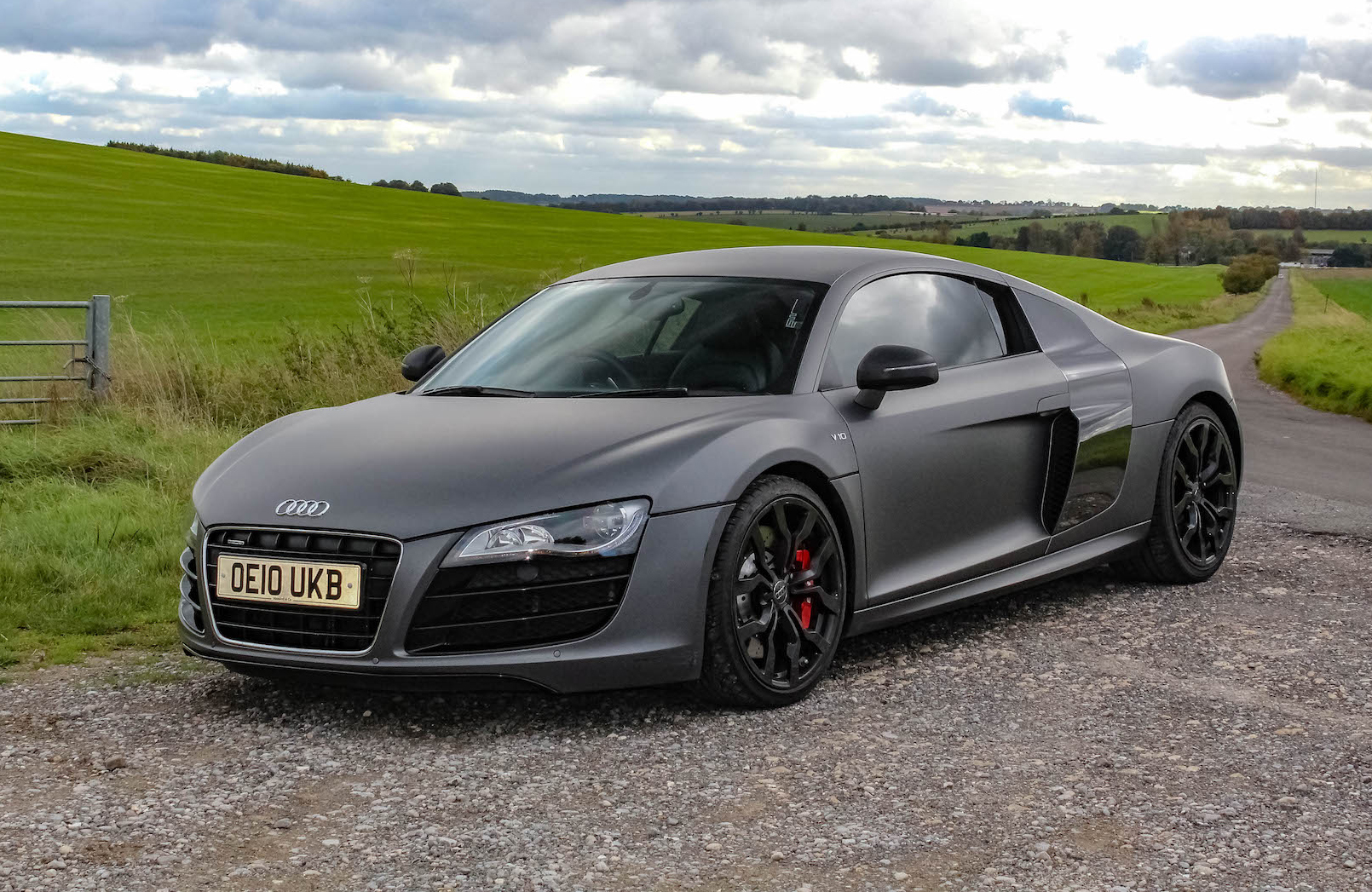 2010 AUDI R8 V10 COUPE