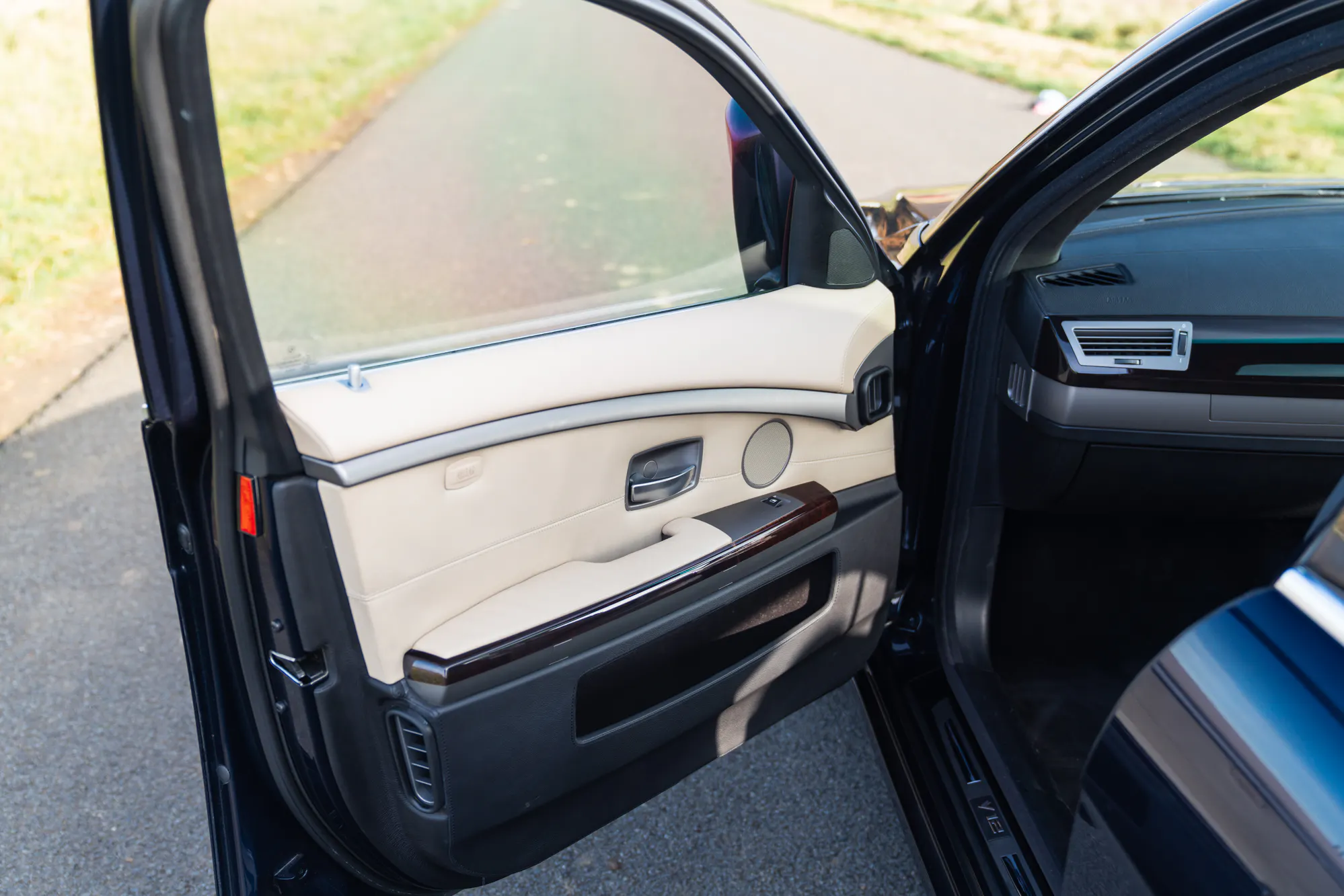 2006 BMW 760Li (E66)