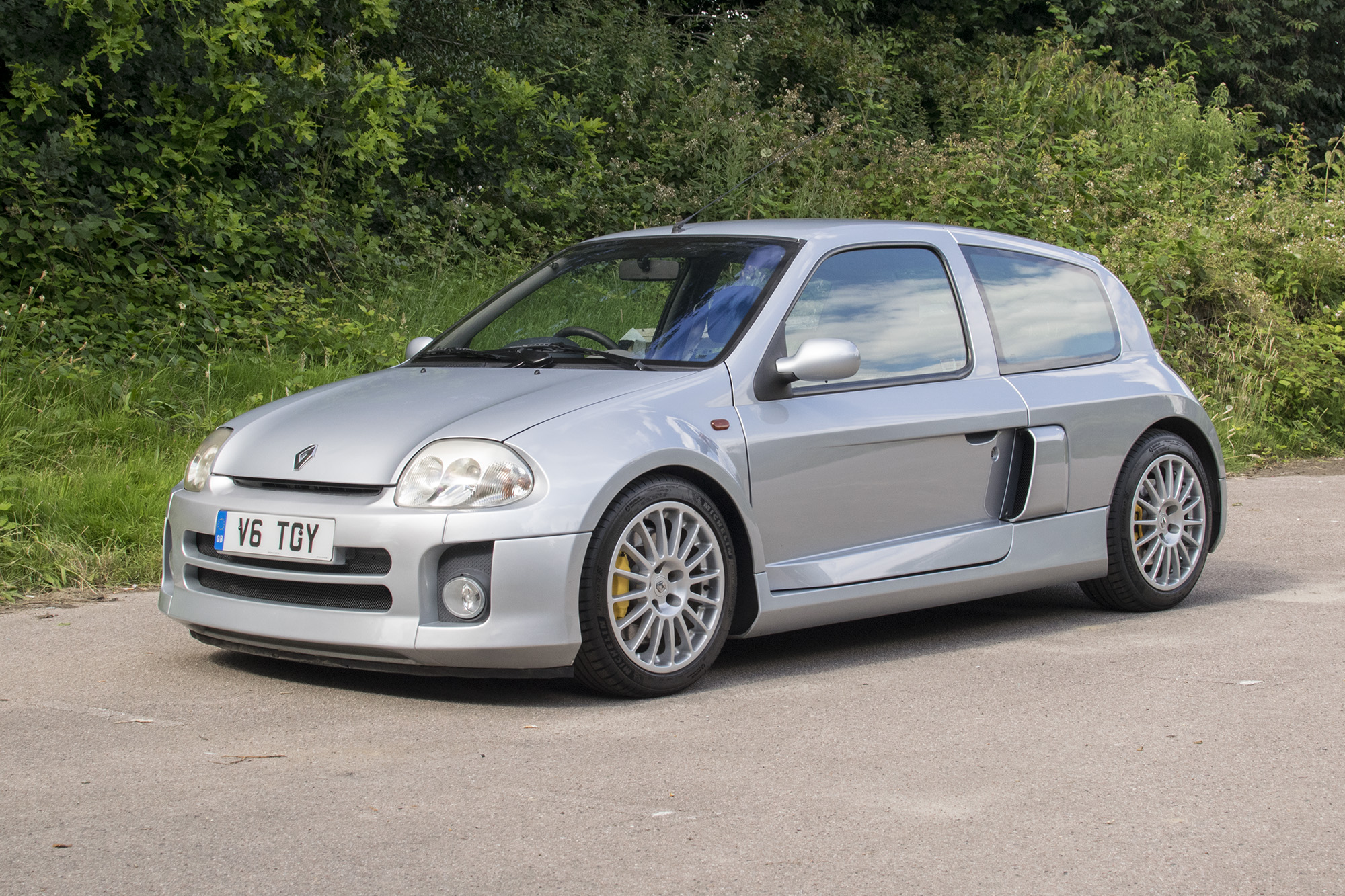 2002 RENAULT CLIO V6