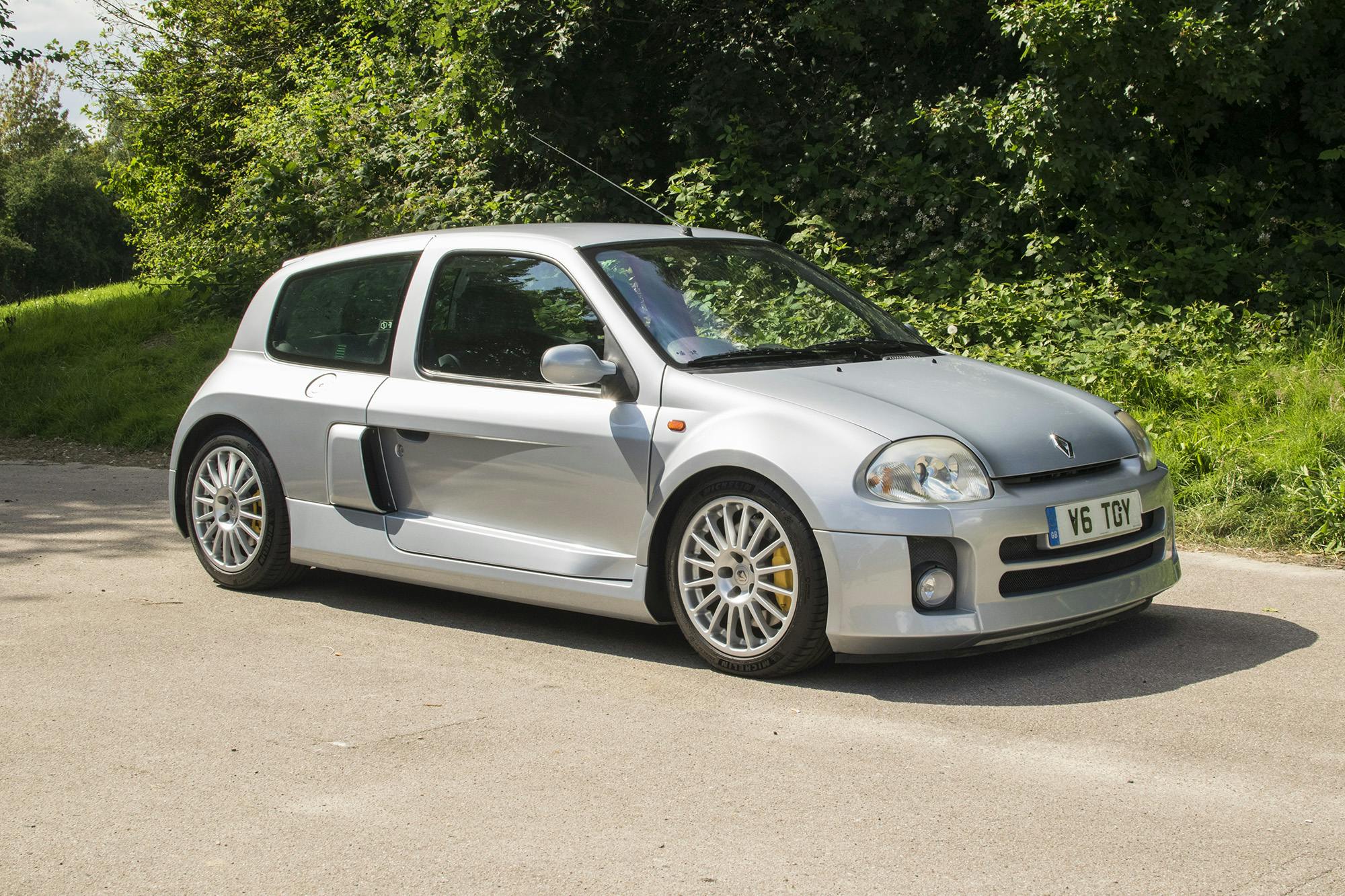 02 Renault Clio V6