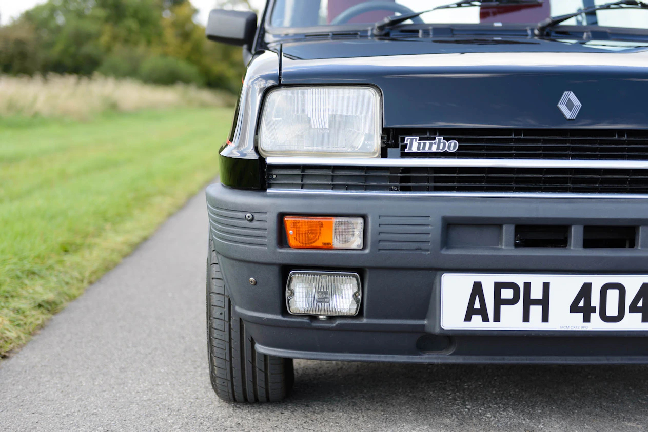 19 Renault 5 Gordini Turbo 19 Renault 5 Gordini Turbo