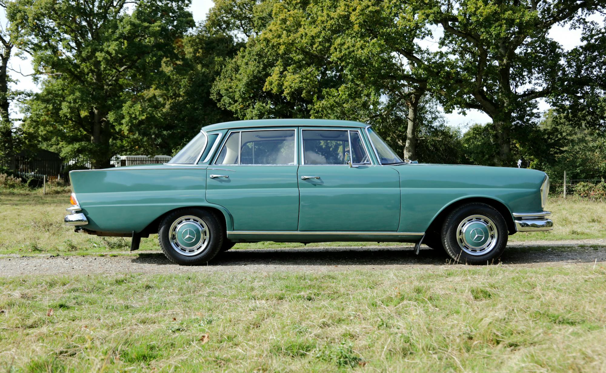 1963 MERCEDES-BENZ 220 SB SEDAN